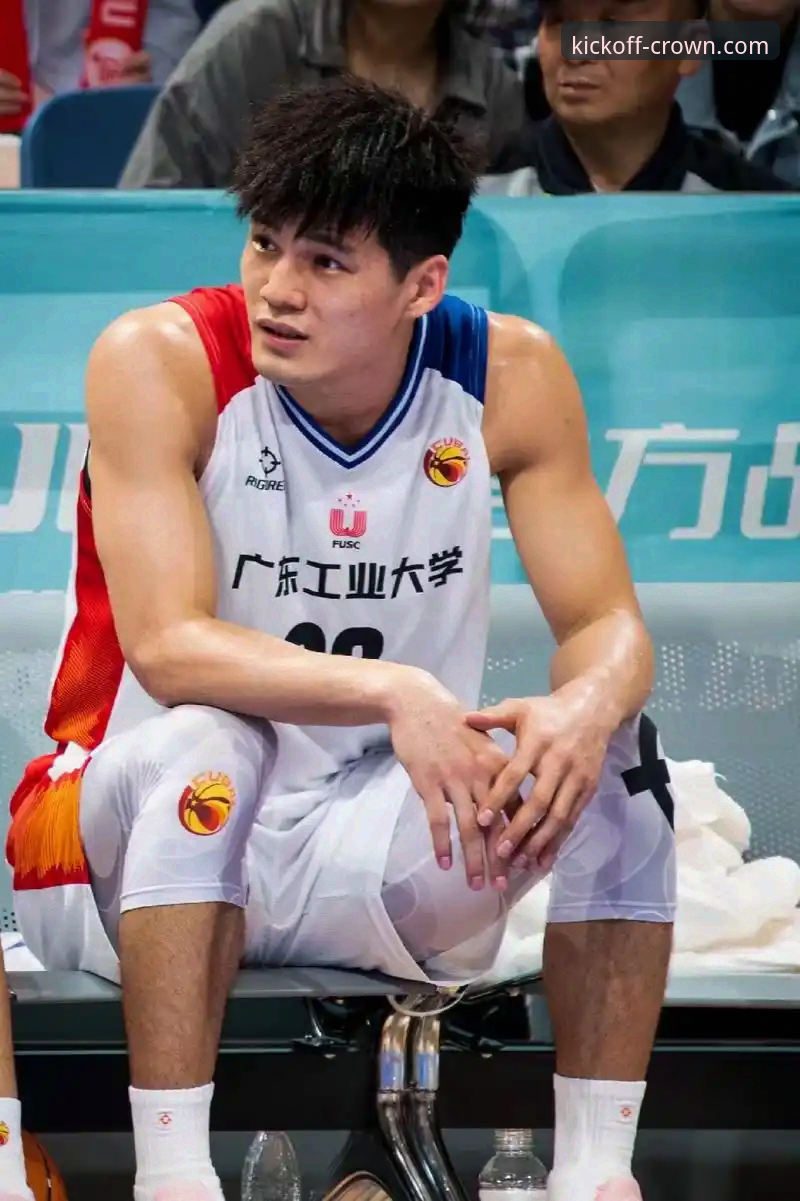 皇冠足球APP下载链接 陈国豪回避条款升级事件解析——皇冠足球平台赛事信息获取与CBA卡位战操作教程
